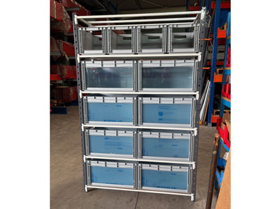 Kit rayonnage avec 6 tablettes et 12 bacs de rangement